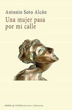 Una mujer pasa por mi calle