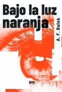Bajo la luz naranja