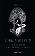 L� fora a vida passa